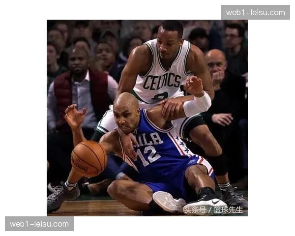 阿拉维斯防守落位速度过慢 容易被对手打身后球